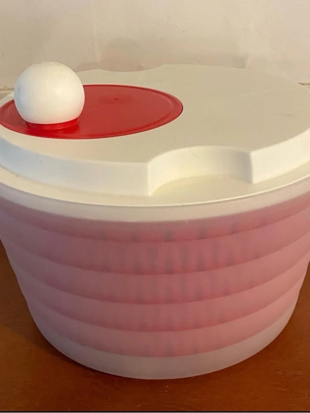 Tupperware White & Red Salad Spinner